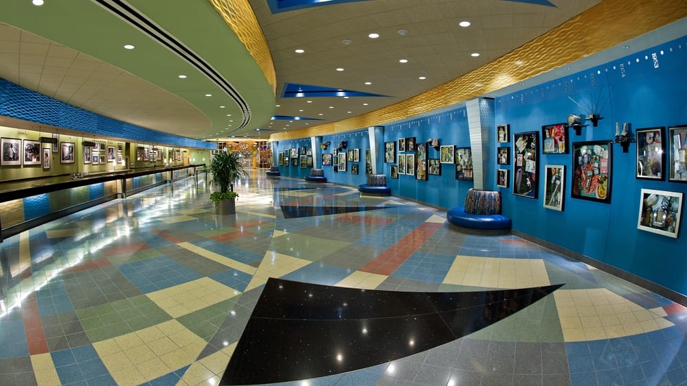 pop-century-resort-gallery02-1000x563-89e7152 Disney World Resort: Pop Century Lobby